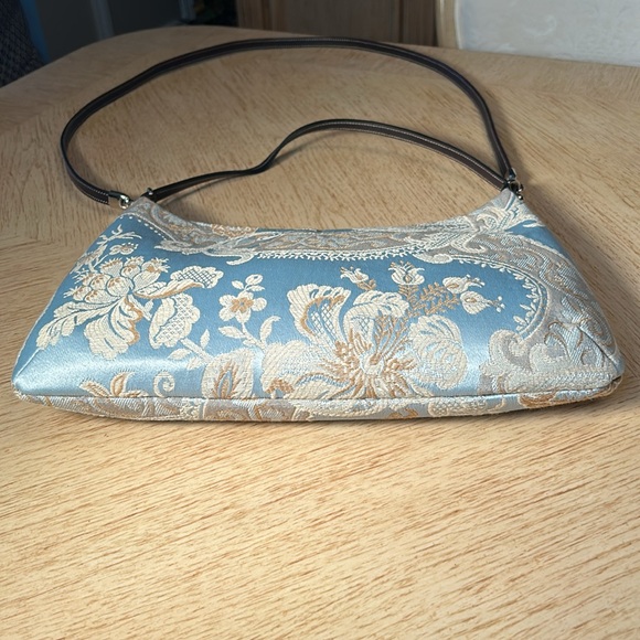 Uno Alla Volta Handmade Floral Brocade Handbag - Picture 3 of 10